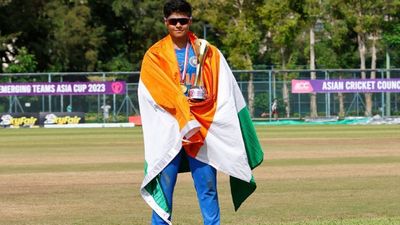 WPL Auction: 100 से ज्यादा मिस्ड कॉल, अनगिनत मैसेज, भारतीय कप्तान हरमनप्रीत कौर से भी ज्यादा कीमत मिलने के बाद काशवी गौतम ने किसे किया सबसे पहला फोन? काशवी गौतम पर महिला प्रीमियर लीग के ऑक्शन में पैसों की बारिश हुई