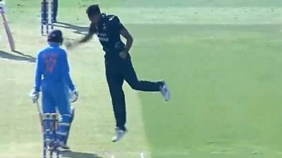 IND vs PAK : भारतीय बैटर का विकेट लेते ही पाकिस्तानी गेंदबाज ने खोया आपा, टूट सकता था जबड़ा! Video वायरल अंडर-19 भारत बनाम पाकिस्तान