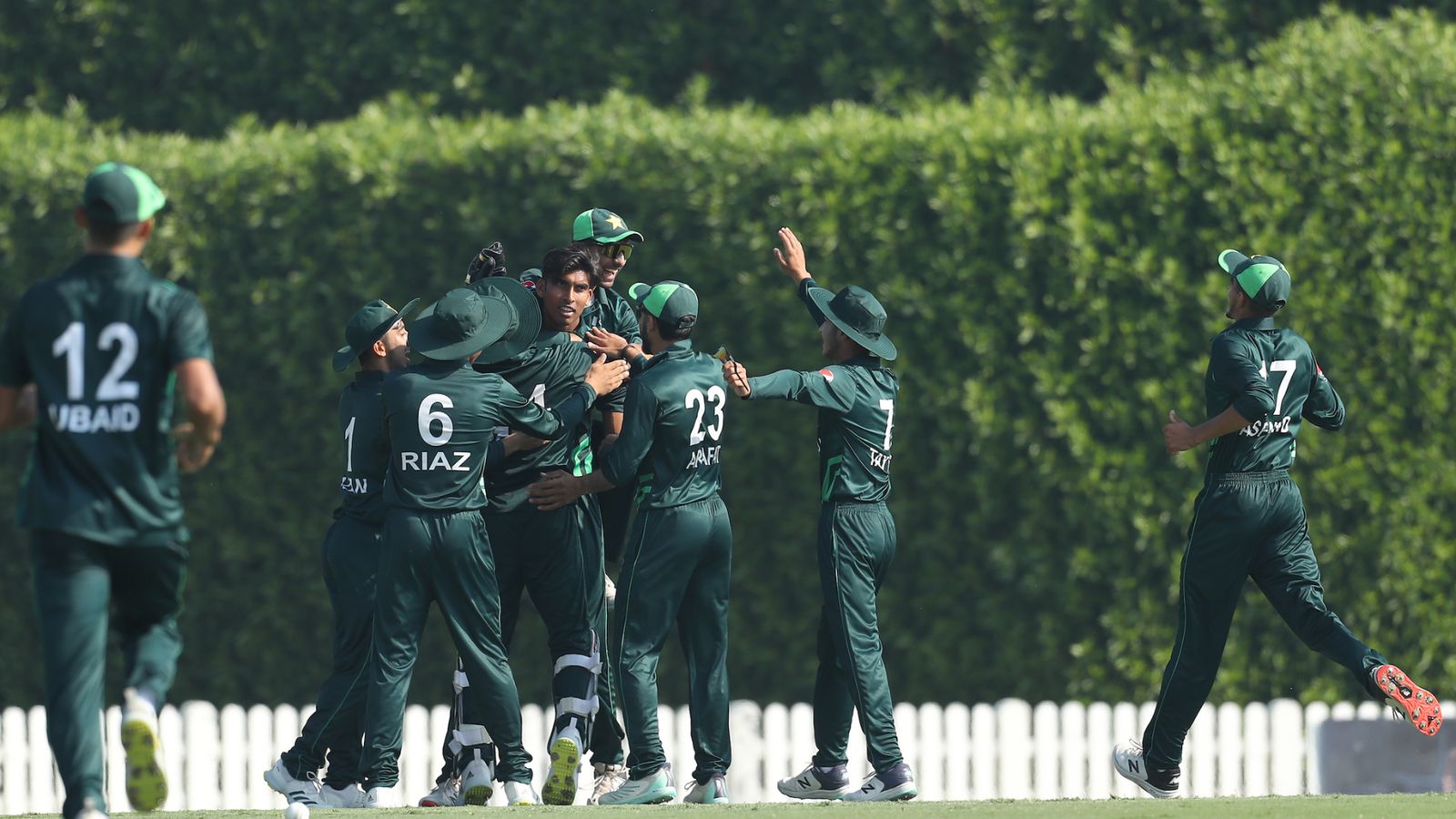 U19 Asia Cup: पाकिस्तान ने भारत को 8 विकेट से धूल चटाई, सियालकोट के बल्लेबाज ने शतक से लूटा मेला U19 Asia Cup: पाकिस्तान ने भारत को 8 विकेट से धूल चटाई, सियालकोट के बल्लेबाज ने शतक से लूटा मेला