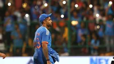 सूर्यकुमार यादव को कैसे किया जा सकता है आउट? केशव महाराज ने दिया ऐसा जवाब, छूट गई सबकी हंसी अफ्रीकी टीम के खिलाफ सूर्य कर सकते हैं धमाका