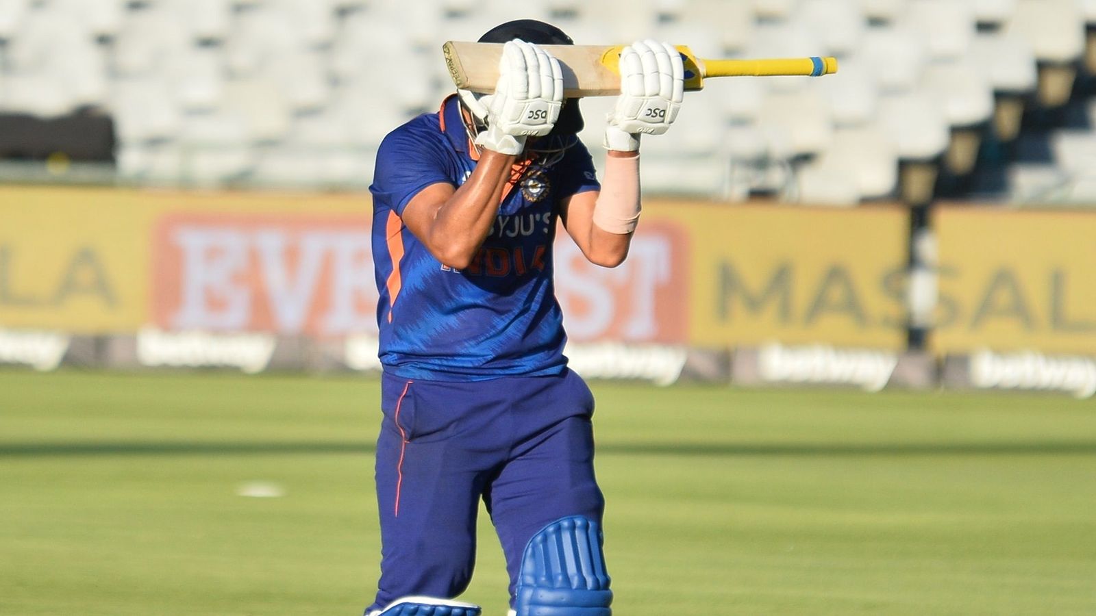 IND vs SA: साउथ अफ्रीका के खिलाफ पूरी टी20 सीरीज से बाहर हो सकता है ये भारतीय स्टार! IND vs SA: साउथ अफ्रीका के खिलाफ पूरी टी20 सीरीज से बाहर हो सकता है ये भारतीय स्टार!