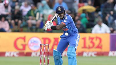 सूर्यकुमार यादव ने तोड़ा टी20 क्रिकेट का तगड़ा रिकॉर्ड, फिर भी इस मामले में बाबर-रिजवान से रह गए पीछे सूर्यकुमार यादव टी20 फॉर्मेट के नंबर वन बल्लेबाज हैं.