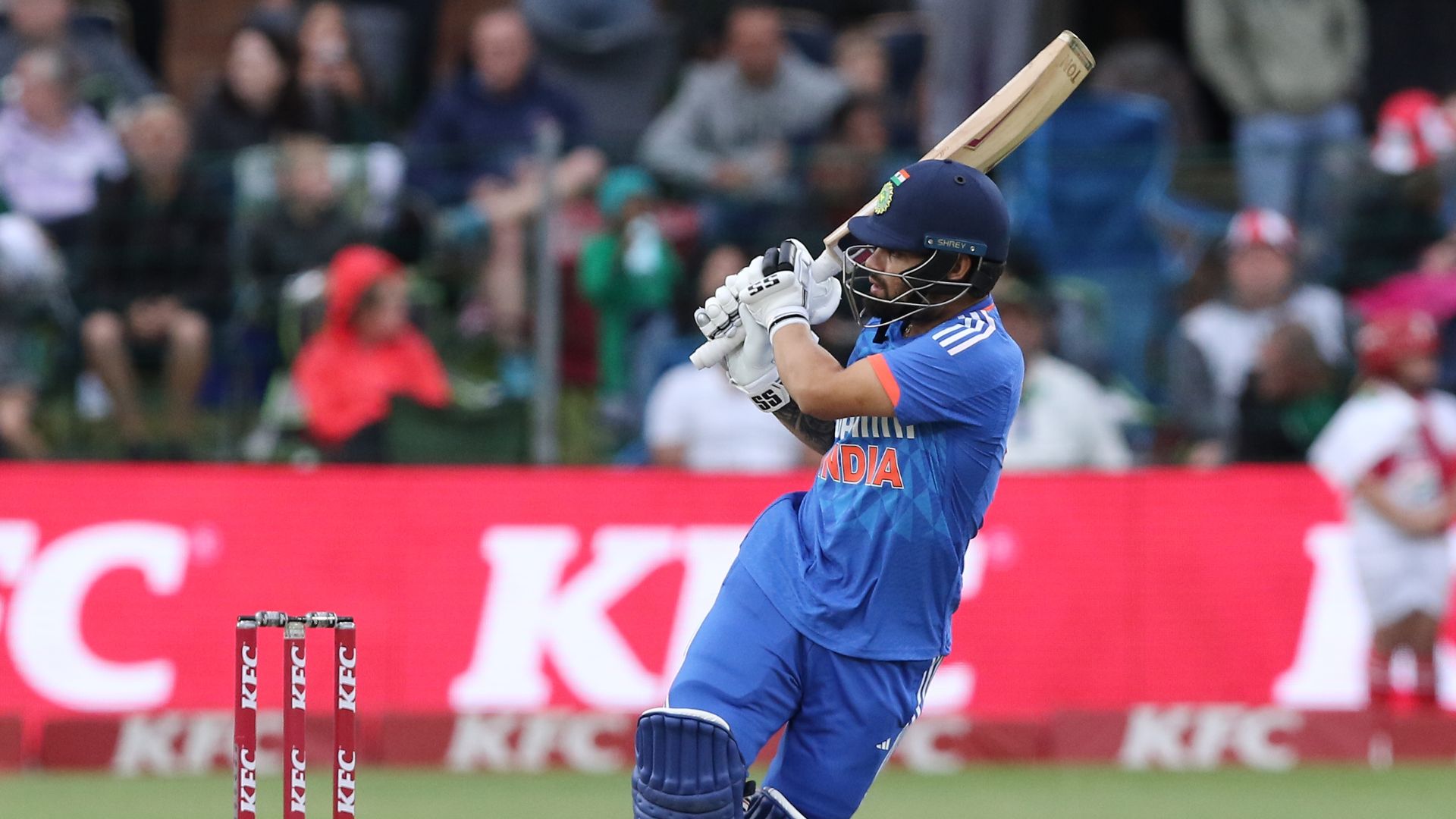IND vs SA: रिंकू सिंह ने ठोका दनदनाता हुआ सिक्स, टूटा मीडिया बॉक्स का शीशा, सामने आई हैरान करने वाली फोटो