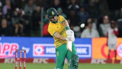 IND vs SA: IND vs SA: बारिश और रनों की मूसलाधार में जीता साउथ अफ्रीका, रिंकू-सूर्या के विस्फोटक खेल पर फिरा पानी, भारत 5 विकेट से हारा रीजा हेंड्रिक्स ने साउथ अफ्रीका के लिए आतिशी बैटिंग की.