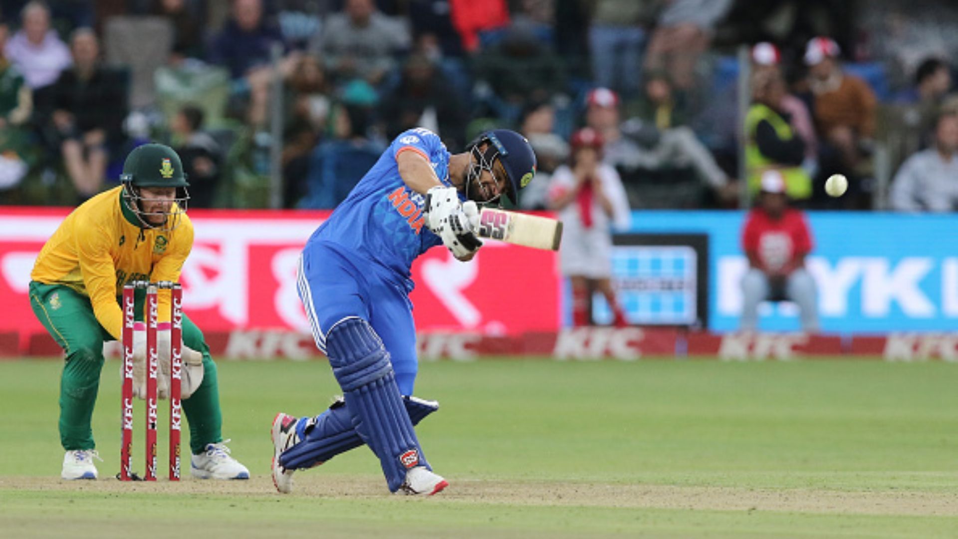 IND vs SA : छक्का मारकर रिंकू सिंह ने तोड़ा मीडिया बॉक्स का शीशा, अब मांगी माफ़ी, कहा - मुझे पता नहीं... IND vs SA : छक्का मारकर रिंकू सिंह ने तोड़ा मीडिया बॉक्स का शीशा, अब मांगी माफ़ी, कहा - मुझे पता नहीं...