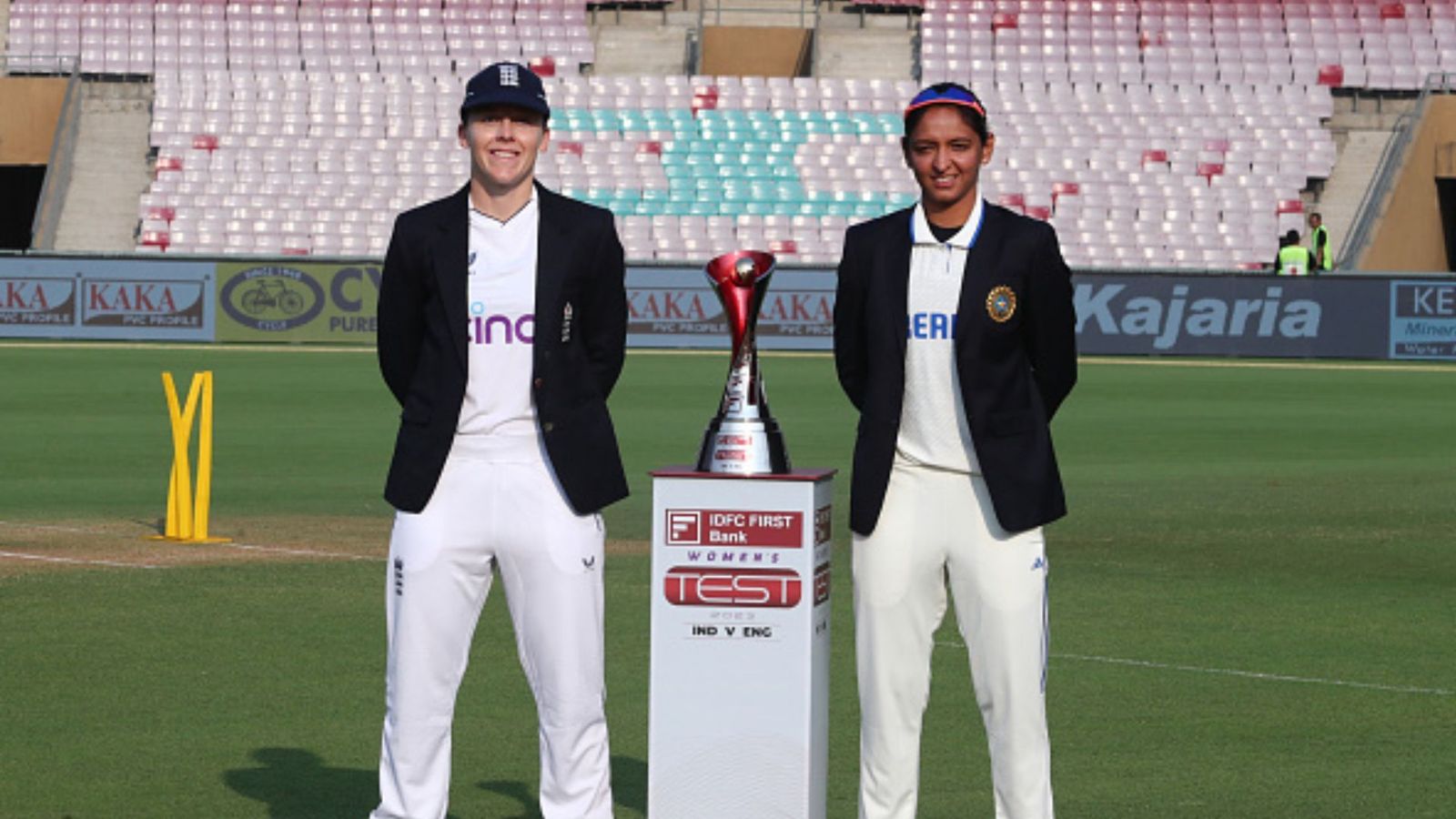 INDW vs ENGW: इंग्लैंड की महिला टीम ने मैदान पर उतरते ही रचा इतिहास, पहली बार टीम इंडिया के लिए टेस्ट में इन तीन खिलाड़ियों ने किया डेब्यू INDW vs ENGW: इंग्लैंड की महिला टीम ने मैदान पर उतरते ही रचा इतिहास, पहली बार टीम इंडिया के लिए टेस्ट में इन तीन खिलाड़ियों ने किया डेब्यू