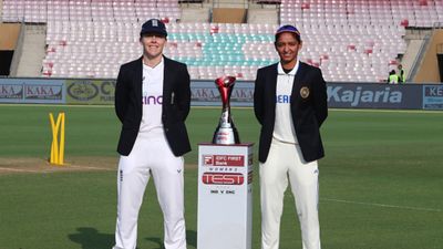 INDW vs ENGW: इंग्लैंड की महिला टीम ने मैदान पर उतरते ही रचा इतिहास, पहली बार टीम इंडिया के लिए टेस्ट में इन तीन खिलाड़ियों ने किया डेब्यू 802 दिन बाद खेला जा रहा है टेस्ट मैच