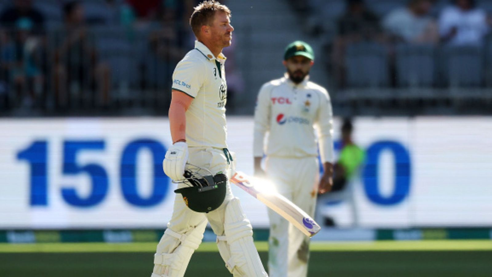 AUS vs PAK : डेविड वॉर्नर ने 164 रन की पारी से पाकिस्तान को खदेड़ा, पहले दिन ऑस्ट्रेलिया ने 346 रनों से कसा शिकंजा AUS vs PAK : डेविड वॉर्नर ने 164 रन की पारी से पाकिस्तान को खदेड़ा, पहले दिन ऑस्ट्रेलिया ने 346 रनों से कसा शिकंजा