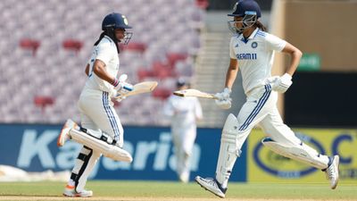 INDW vs ENGW : एक दिन में 400 से अधिक रन ठोक महिला टीम इंडिया ने इंग्लैंड को पस्त कर बनाया रिकॉर्ड, 88 साल बाद हुआ ये करिश्मा यास्तिका भाटिया और हरमनप्रीत कौर