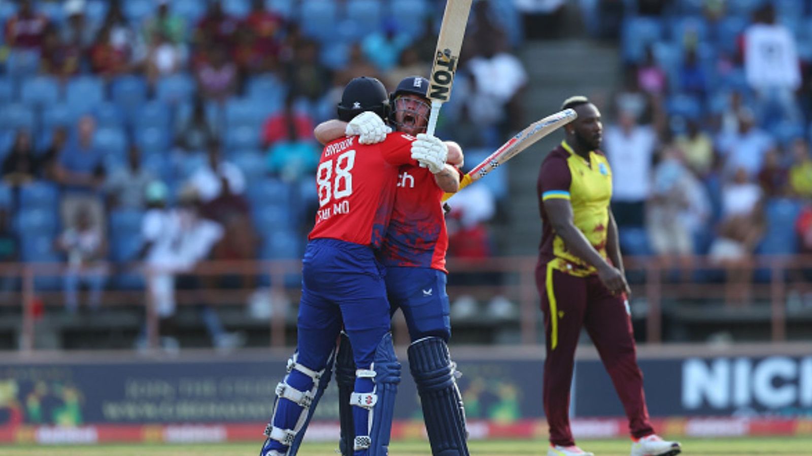 WI vs ENG: 4,6,6,6...आखिरी ओवर में 24 रन ठोक हैरी ब्रूक ने वेस्टइंडीज के जबड़े से छीनी जीत, 5 गेंद में खेल पलट 7 विकेट से अंग्रेजों को दिलाई जीत WI vs ENG: 4,6,6,6...आखिरी ओवर में 24 रन ठोक हैरी ब्रूक ने वेस्टइंडीज के जबड़े से छीनी जीत, 5 गेंद में खेल पलट 7 विकेट से अंग्रेजों को दिलाई जीत