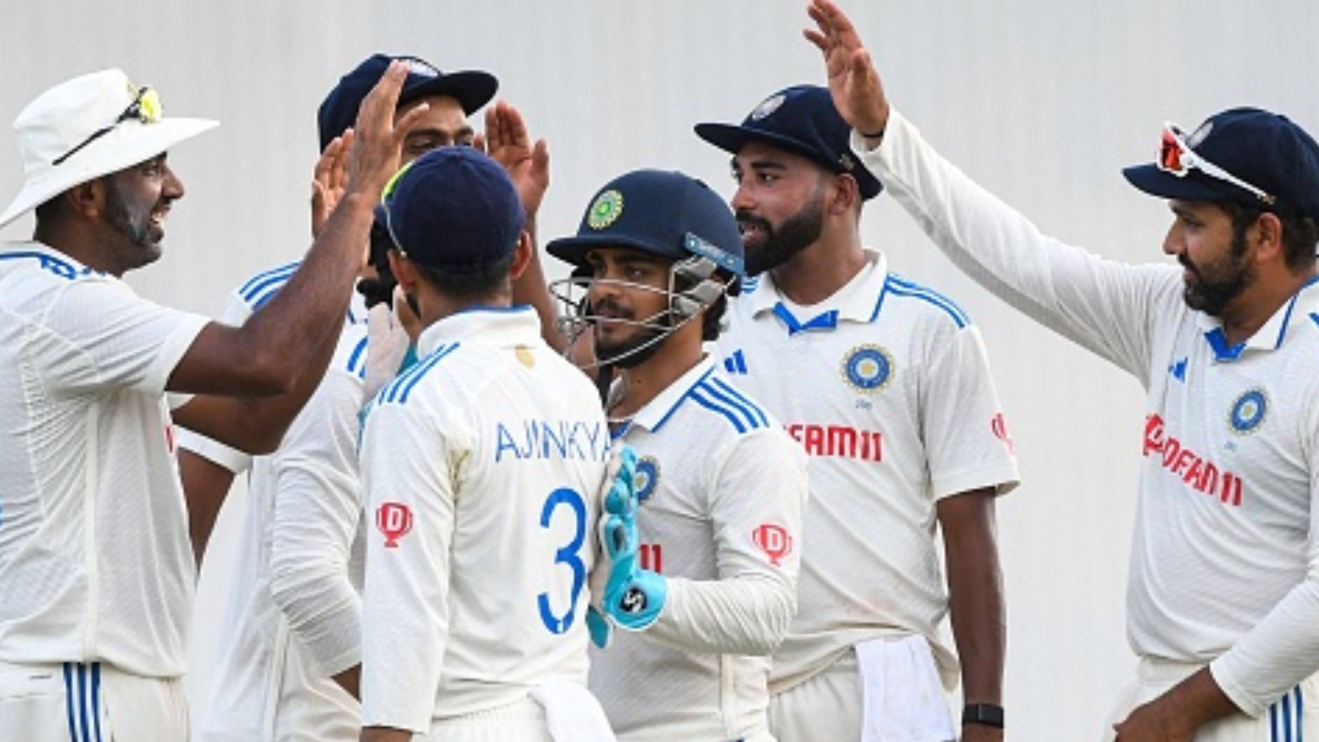 IND vs SA : भारत के लिए बुरी खबर! ODI में दोहरा जड़ने वाले धुरंधर ने साउथ अफ्रीका में टेस्ट सीरीज खेलने से किया मना