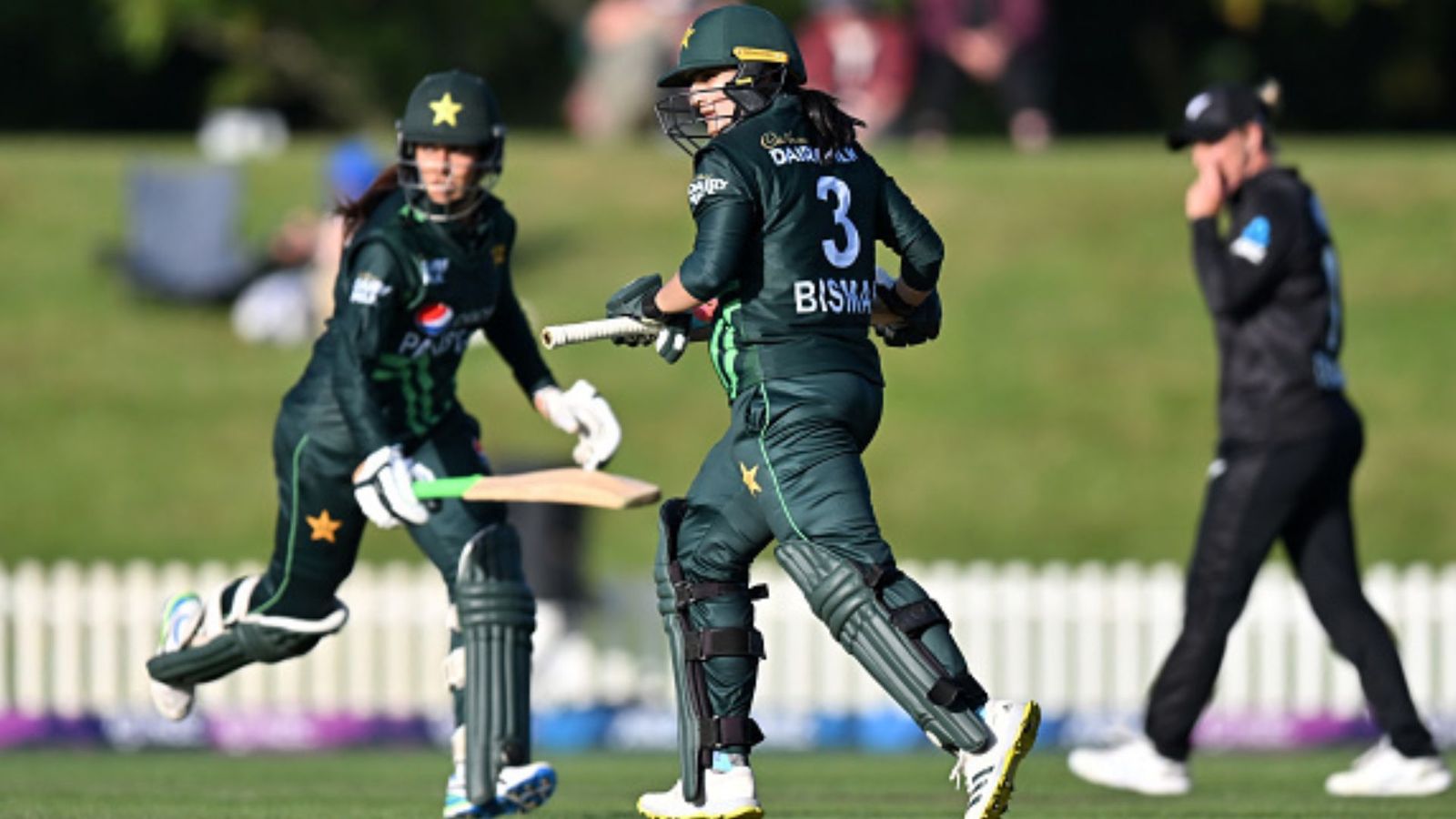 NZ W vs PAK W: 500 से ज्यादा रन वाला मैच हुआ टाई तो पाकिस्तानी गेंदबाज ने सुपर ओवर में पलटा खेल, रोमांचक मुकाबले में इंग्लैंड की हार NZ W vs PAK W: 500 से ज्यादा रन वाला मैच हुआ टाई तो पाकिस्तानी गेंदबाज ने सुपर ओवर में पलटा खेल, रोमांचक मुकाबले में इंग्लैंड की हार