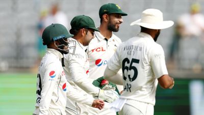 AUS vs PAK : ऑस्ट्रेलिया से हार के बाद पाकिस्तान को लगा दोहरा झटका, ICC ने ठोका जुर्माना और WTC के काटे अंक पाकिस्तान टेस्ट टीम