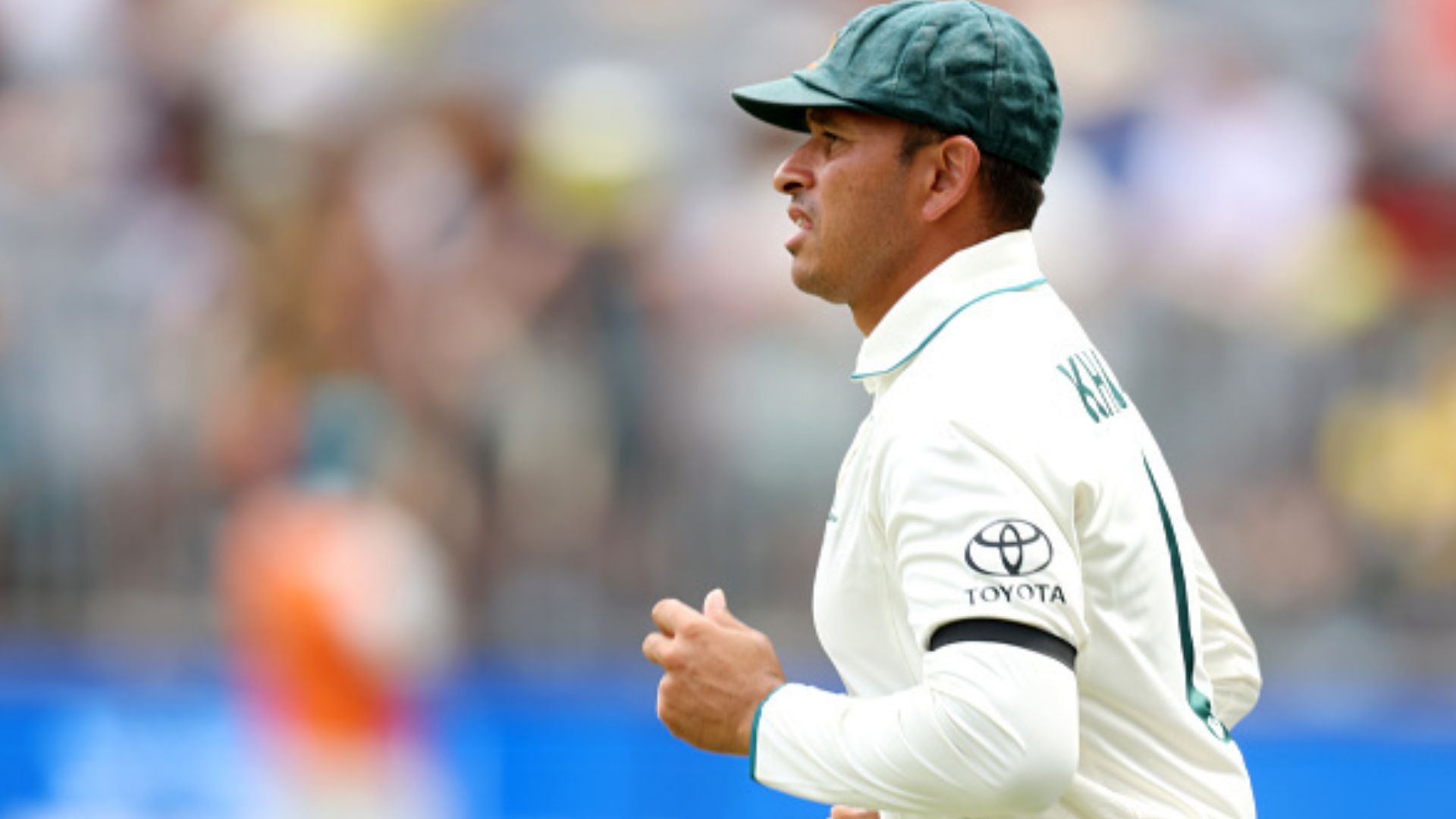 AUS vs PAK : फिलिस्तीन के समर्थन में ब्लैक बैंड पहनने से घिरे उस्मान ख्वाजा, ICC ने लगाई झाड़