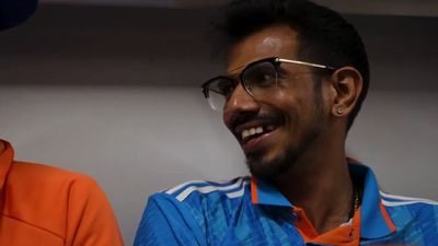 IND vs SA: पूरी सीरीज बेंच पर बैठने वाले युजवेंद्र चहल की कोच से तारीफ सुन क्यों हंसने लगे खिलाड़ी? पूरी सीरीज में बेंच पर बैठे रहे थे चहल