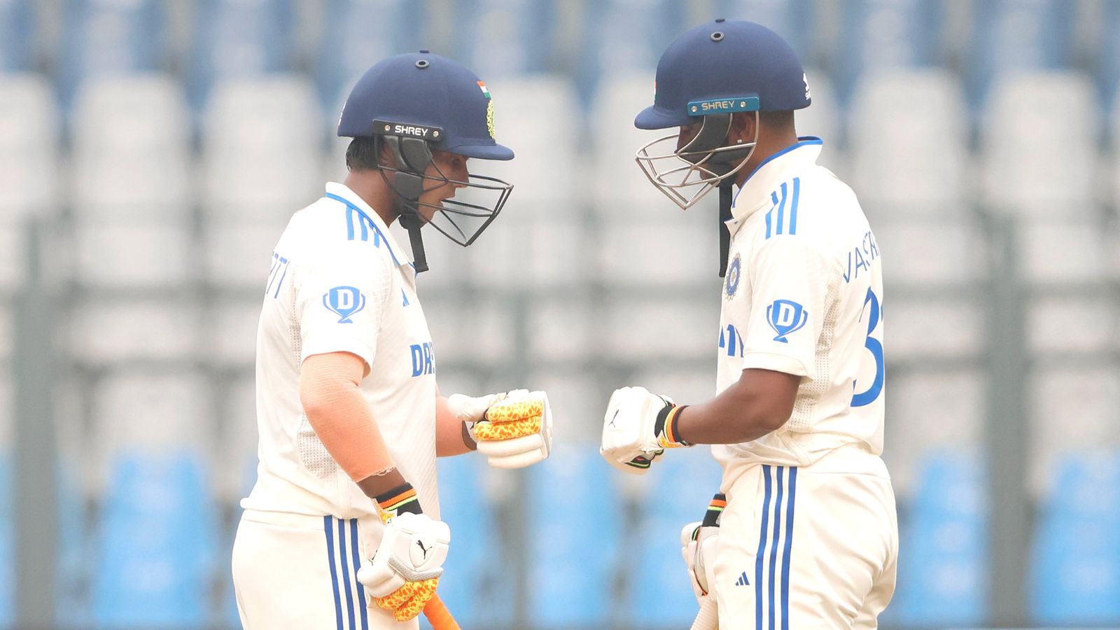 IND W vs AUS W: स्मृति, ऋचा, जेमिमा और दीप्ति ने ठोकी फिफ्टी, ऑस्ट्रेलियाई बॉलिंग का निकला दम, भारत ने ली 157 रन की बढ़त IND W vs AUS W: स्मृति, ऋचा, जेमिमा और दीप्ति ने ठोकी फिफ्टी, ऑस्ट्रेलियाई बॉलिंग का निकला दम, भारत ने ली 157 रन की बढ़त