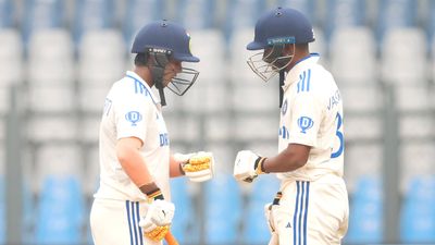 IND W vs AUS W: स्मृति, ऋचा, जेमिमा और दीप्ति ने ठोकी फिफ्टी, ऑस्ट्रेलियाई बॉलिंग का निकला दम, भारत ने ली 157 रन की बढ़त दीप्ति शर्मा और पूजा वस्त्राकर ने अटूट शतकीय साझेदारी कर भारत को ऑस्ट्रेलिया से आगे किया.