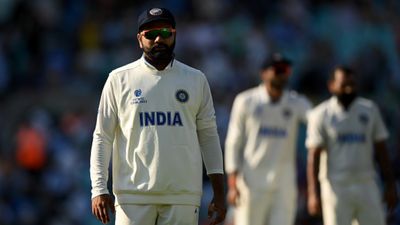 IND vs SA: टीम इंडिया के लिए टेस्ट में दो सेलेक्शन ने बढ़ाया सिरदर्द, रोहित-द्रविड़ कैसे निकालेंगे उपाय? रोहित शर्मा पहली बार साउथ अफ्रीका में टेस्ट कप्तानी कर रहे हैं.