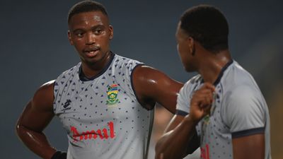 IND vs SA: 'भारत को आखिरी मोर्चा नहीं करने देंगे फतेह', साउथ अफ्रीकी कोच ने टीम इंडिया को दी चेतावनी साउथ अफ्रीका को भारत के खिलाफ सीरीज में लुंगी एनगिडी और कगिसो रबाडा से काफी उम्मीदें होंगी.