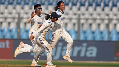 IND vs AUS: हरमनप्रीत कौर की टीम ने रचा इतिहास, टेस्ट क्रिकेट में ऑस्ट्रेलिया को पहली बार हराया भारत ने एकमात्र टेस्ट मैच में ऑस्ट्रेलिया को हरा दिया है