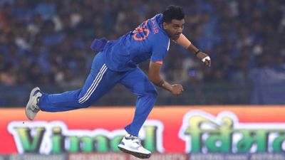 साउथ अफ्रीका दौरे पर टीम इंडिया के साथ क्यों नहीं गए थे दीपक चाहर? अब पिता के लिए कहा - जिंदगी की जंग... दीपक चाहर