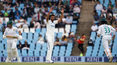 IND vs SA: 27 ओवरों में 19 चौके और 2 छक्के और सिर्फ 1 विकेट, शार्दुल- प्रसिद्ध की गेंदबाजी बढ़ा रही है टीम इंडिया की चिंता प्रसिद्ध कृष्णा