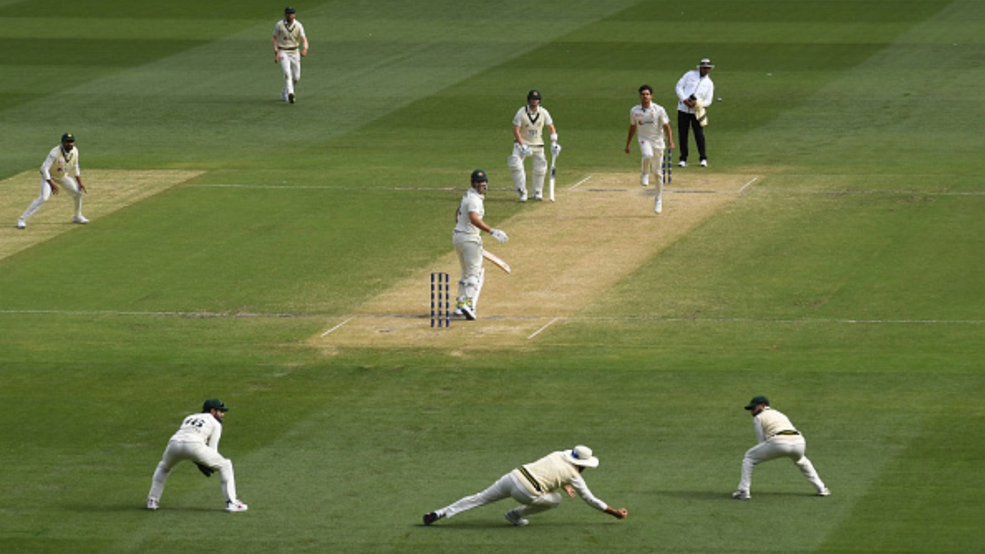AUS vs PAK: मिचेल मार्श ने परिवार को किया निराश, जीवनदान मिलने के बावजूद 4 रन से शतक से चूके, सलमान ने लिया मैच का सबसे बवाल कैच