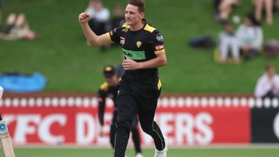 4-1-5-4, कीवी गेंदबाज की कहर बरपाती बॉलिंग के आगे नाचे बल्लेबाज, 47 पर सिमटी टीम, 27 गेंद में मिल गई जीत नाथन स्मिथ ने घातक बॉलिंग करते हुए ओटेगो को 47 रन पर समेट दिया.