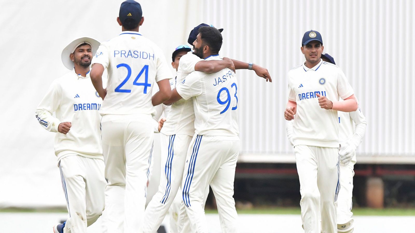 IND vs SA: साउथ अफ्रीका की पहली पारी 408 रन पर ऑलआउट, 163 रन की बनाई बढ़त IND vs SA: साउथ अफ्रीका की पहली पारी 408 रन पर ऑलआउट, 163 रन की बनाई बढ़त