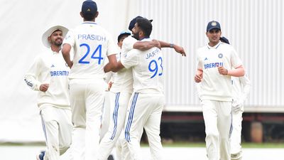 IND vs SA: साउथ अफ्रीका की पहली पारी 408 रन पर ऑलआउट, 163 रन की बनाई बढ़त साउथ अफ्रीका 408 रन पर ऑलआउट