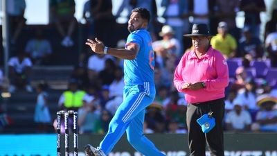 IND vs SA: सिराज-शार्दुल-प्रसिद्ध की कुटाई के बीच इस भारतीय पेसर ने साउथ अफ्रीका में मचाई धमाचौकड़ी, किए 5 शिकार आवेश खान ने इंडिया ए के लिए कमाल की बॉलिंग की.