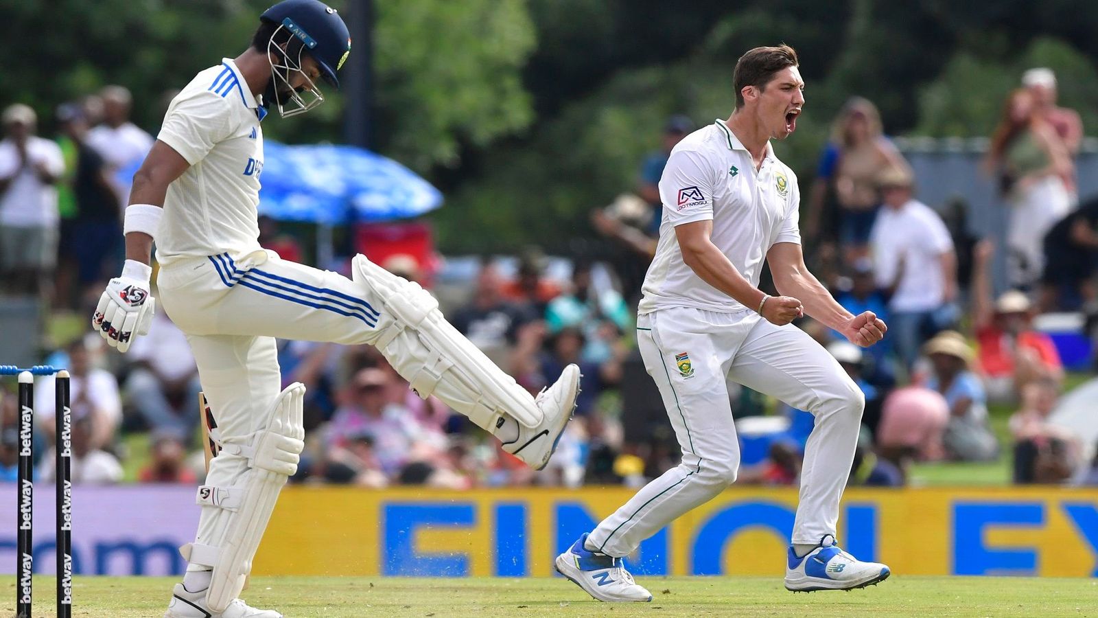 IND vs SA: साउथ अफ्रीका के हाथों शर्मनाक हार के बाद भारत को मिली सजा, टीम के साथ- साथ प्लेयर्स का भी हुआ डबल नुकसान IND vs SA: साउथ अफ्रीका के हाथों शर्मनाक हार के बाद भारत को मिली सजा, टीम के साथ- साथ प्लेयर्स का भी हुआ डबल नुकसान