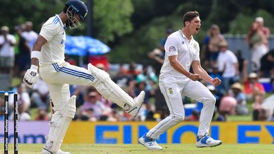 IND vs SA: साउथ अफ्रीका के हाथों शर्मनाक हार के बाद भारत को मिली सजा, टीम के साथ- साथ प्लेयर्स का भी हुआ डबल नुकसान टीम इंडिया को आईसीसी ने दी सजा