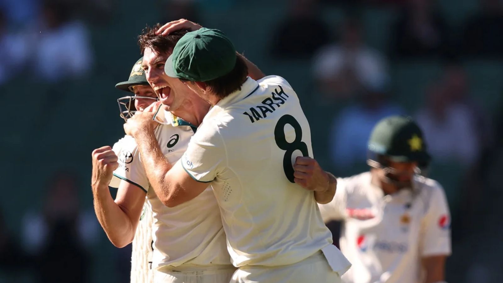 AUS vs PAK: 28 साल में ऑस्ट्रेलिया के घर में लगातार 16वां टेस्ट हारा पाकिस्तान, 317 का लक्ष्य नहीं हुआ चेज़, कमिंस-स्टार्क ने बरपाया कहर AUS vs PAK: 28 साल में ऑस्ट्रेलिया के घर में लगातार 16वां टेस्ट हारा पाकिस्तान, 317 का लक्ष्य नहीं हुआ चेज़, कमिंस-स्टार्क ने बरपाया कहर