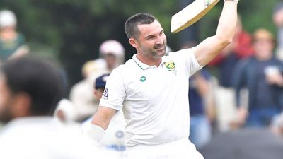 IND vs SA: बावुमा के बाहर होने के बाद डीन एल्गर बने कप्तान, अपने आखिरी टेस्ट में संभालेंगे साउथ अफ्रीकी टीम की कमान डीन एल्गर ने पहले टेस्ट में शानदार पारी खेली थी