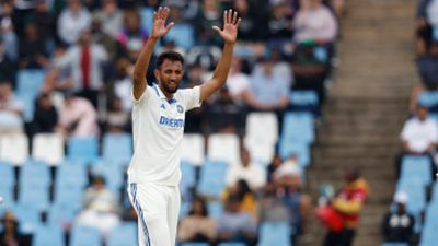 साउथ अफ्रीका ने खोली टीम इंडिया की बेंच स्ट्रेंथ की पोल, पेस बॉलर्स की कमी उड़ा देगी रोहित-द्रविड़ की नींदें! प्रसिद्ध कृष्णा ने साउथ अफ्रीका के खिलाफ टेस्ट डेब्यू किया लेकिन वे बेअसर रहे.