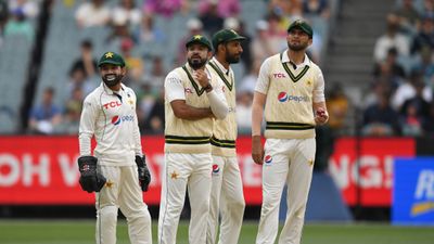 दिलचस्प : मेलबर्न टेस्ट में पाकिस्तान के एक विकेट की कीमत सवा तीन करोड़ रुपये, शान मसूद की बदकिस्मती और 52 रन का लोचा पाकिस्तान का ऑस्ट्रेलिया में टेस्ट रिकॉर्ड बहुत खराब है.