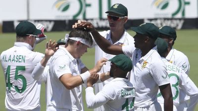 IND vs SA: साउथ अफ्रीका को लगा जोर का झटका, तूफानी तेज गेंदबाज दूसरे टेस्ट से बाहर गेराल्ड कोएत्जिया भारत के खिलाफ दूसरे टेस्ट से बाहर हो गए.