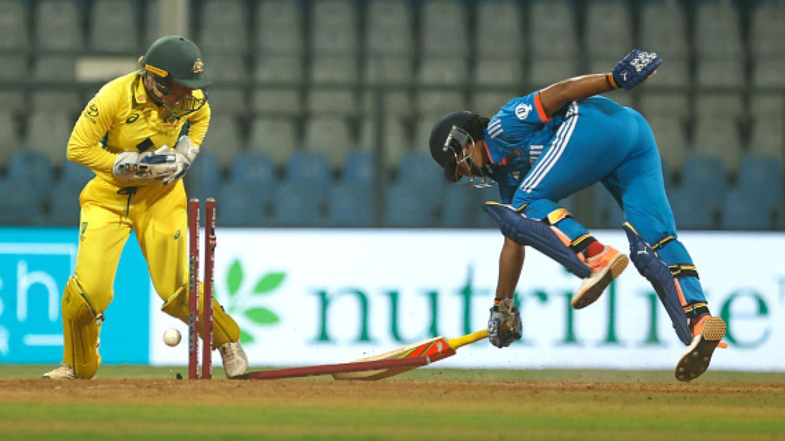 INDW vs AUSW : रिचा घोष की 96 रनों की पारी गई बेकार, महिला टीम इंडिया को जीते हुए मैच में 3 रन से हराकर ऑस्ट्रेलिया ने जीती सीरीज INDW vs AUSW : रिचा घोष की 96 रनों की पारी गई बेकार, महिला टीम इंडिया को जीते हुए मैच में 3 रन से हराकर ऑस्ट्रेलिया ने जीती सीरीज