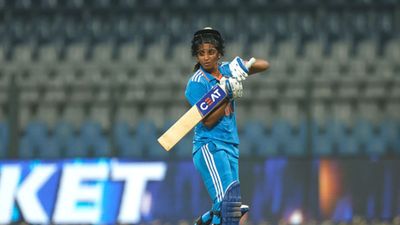 INDW vs AUSW : 3 रन की हार से सीरीज गंवाने के बाद महिला टीम इंडिया की कप्तान हरमनप्रीत का छलका दर्द, कहा - चेज में हमें अब... हरमनप्रीत कौर