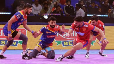 PKL 10: यू मुम्बा ने तेलुगु टाइटंस को धोया तो दिल्ली के दबंगों के आगे यूपी योद्धाज ने घुटने टेके दबंग दिल्ली ने यूपी योद्धाज पर प्रो कबड्डी लीग में शानदार जीत दर्ज की.