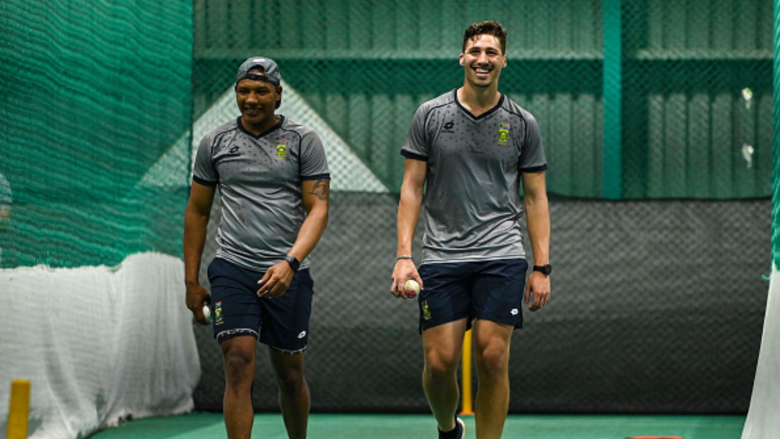 रग्बी स्कूल में पढ़ा, टेनिस का शौक, 17 की उम्र में छोड़ना था क्रिकेट, अब 13 दिन में तीनों फॉर्मेट में डेब्यू कर टीम इंडिया को हिलाया रग्बी स्कूल में पढ़ा, टेनिस का शौक, 17 की उम्र में छोड़ना था क्रिकेट, अब 13 दिन में तीनों फॉर्मेट में डेब्यू कर टीम इंडिया को हिलाया