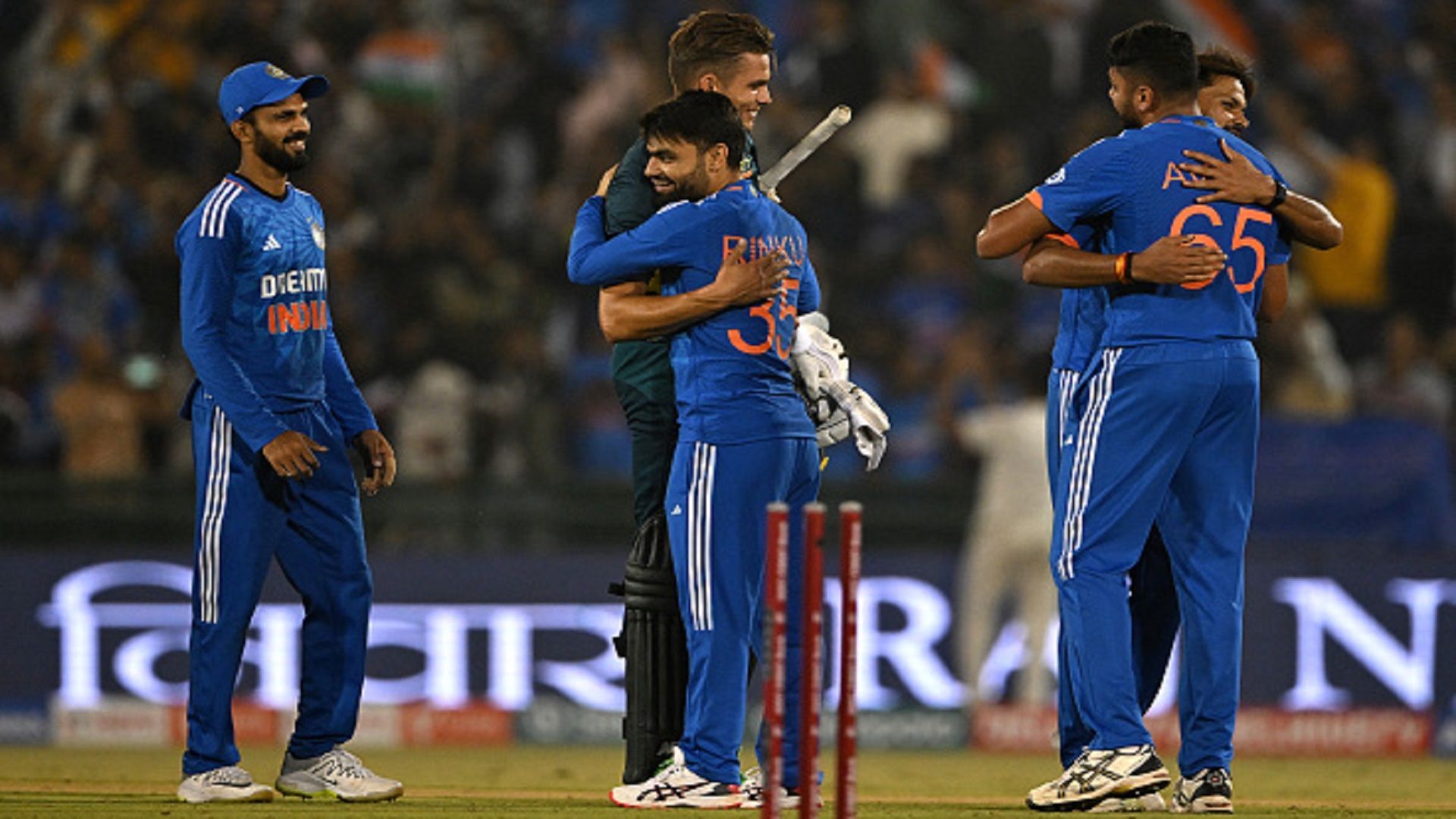 IPL में एक मैच बाद जिसे पूछा तक नहीं गया, उसने 17 गेंदों पर मचाई तबाही, गेंदबाजी पर लग चुका है बैन