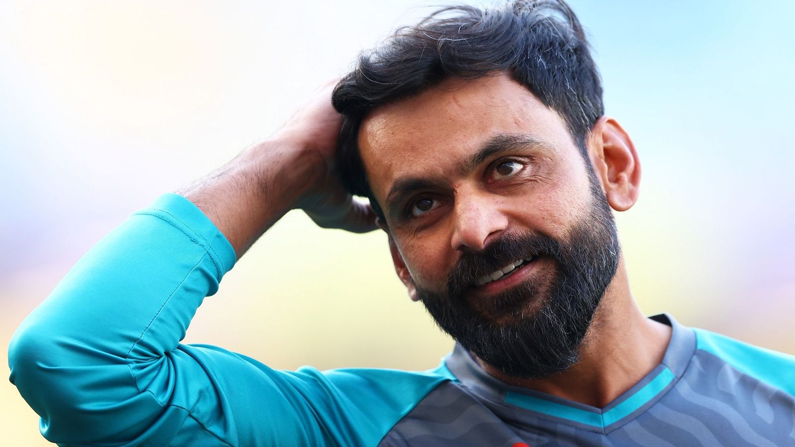 पाकिस्तानी कोच हफीज को एयरपोर्ट पर फ्लाइट में चढ़ने से रोका गया, टीम के साथ नहीं भर सके उड़ान! पाकिस्तानी कोच हफीज को एयरपोर्ट पर फ्लाइट में चढ़ने से रोका गया, टीम के साथ नहीं भर सके उड़ान!