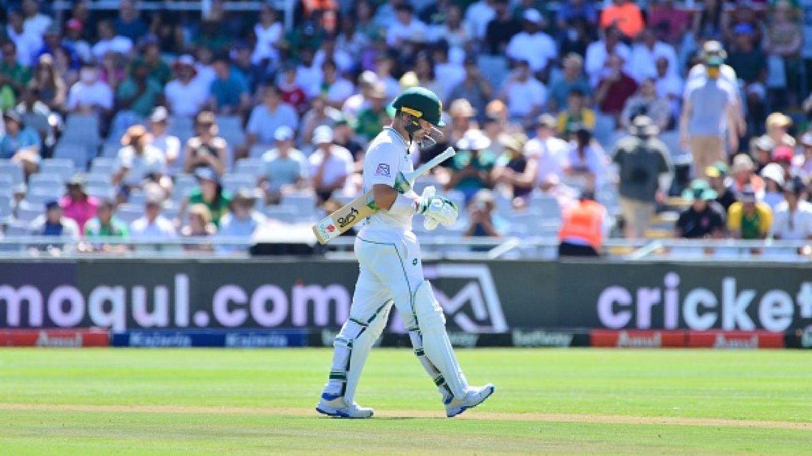 IND vs SA: साउथ अफ्रीका ने घर में बनाया 124 साल में बैटिंग का सबसे घटिया रिकॉर्ड, केप टाउन में 91 बरस बाद हुआ बंटाधार IND vs SA: साउथ अफ्रीका ने घर में बनाया 124 साल में बैटिंग का सबसे घटिया रिकॉर्ड, केप टाउन में 91 बरस बाद हुआ बंटाधार