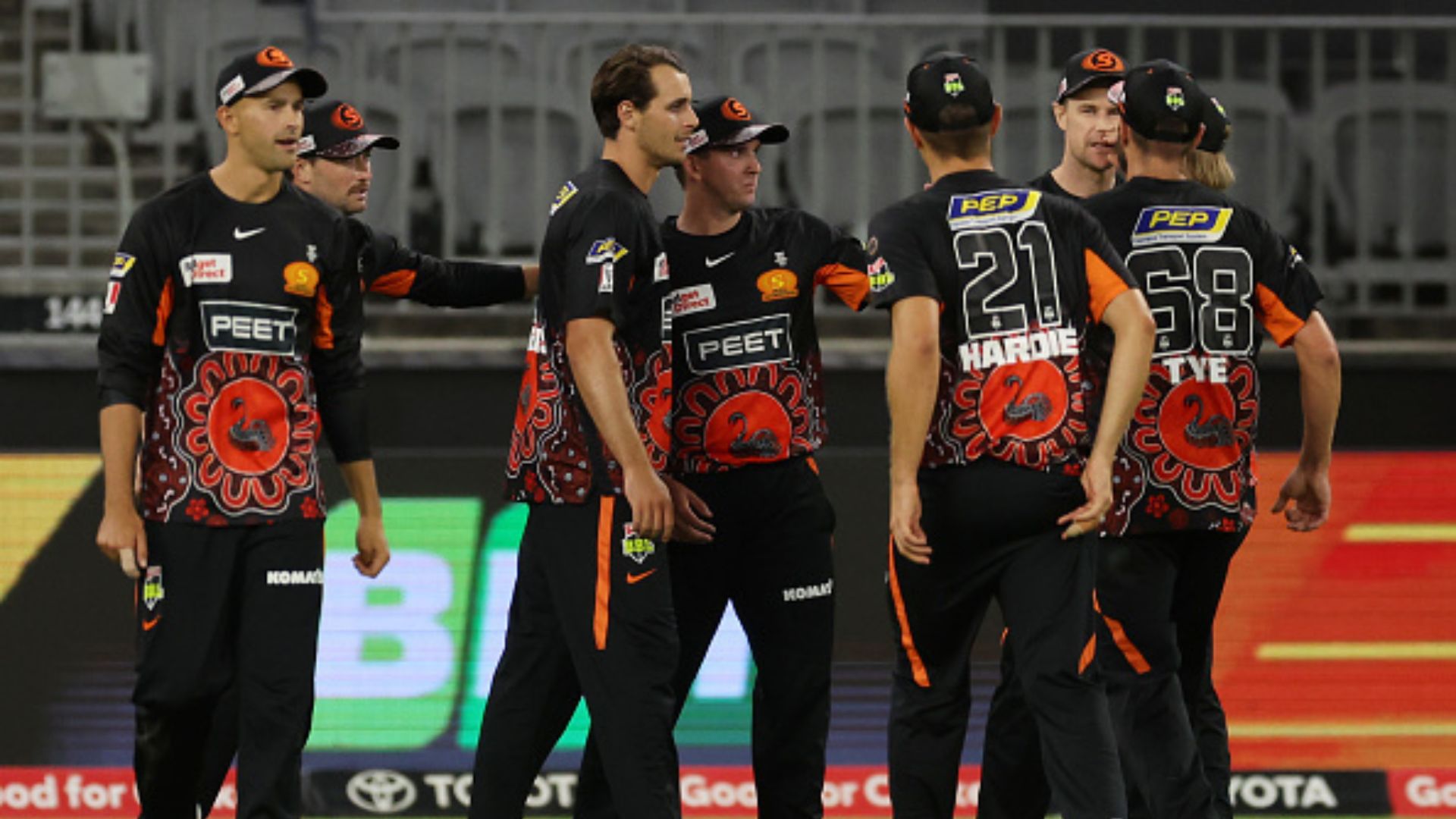 28 गेंद में 14 चौके-छक्कों से बरपाया कहर, फिर 150 की स्पीड वाले बॉलर की सुनामी, 16 रन और 21 गेंद में 7 विकेट गंवाकर हारी टीम