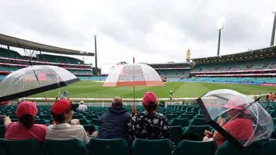 AUS vs PAK : दूसरे दिन 46 ओवर का खेल, ऑस्ट्रेलिया ने दो विकेट पर बनाए 116 रन, पाकिस्तान अब भी 197 रनों से आगे, आखिरी सेशन बारिश से धुला सिडनी का मैदान