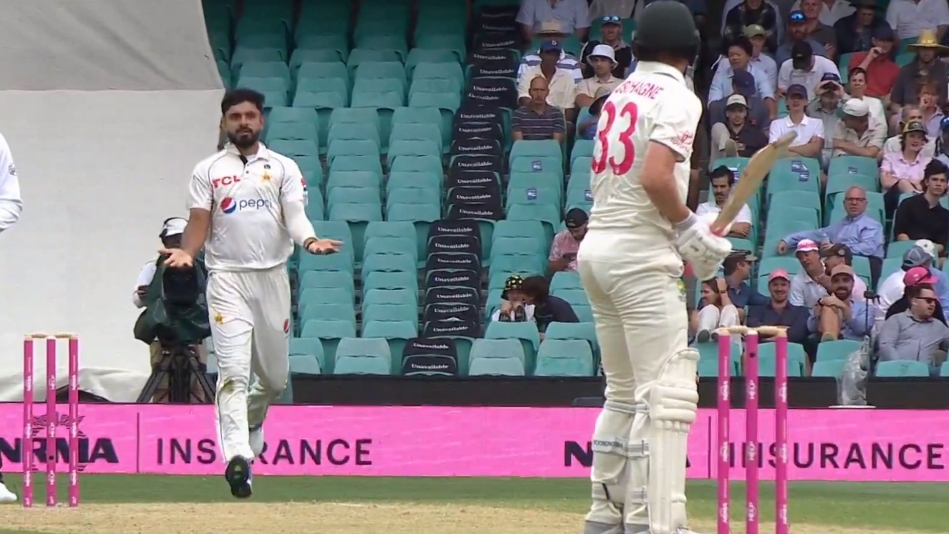 AUS vs PAK: आमिर जमाल ने सबके सामने बनाया लाबुशेन का मजाक, बिना गेंद लिए बॉलिंग करने भागे फिर दिखाए खाली हाथ, Video वायरल