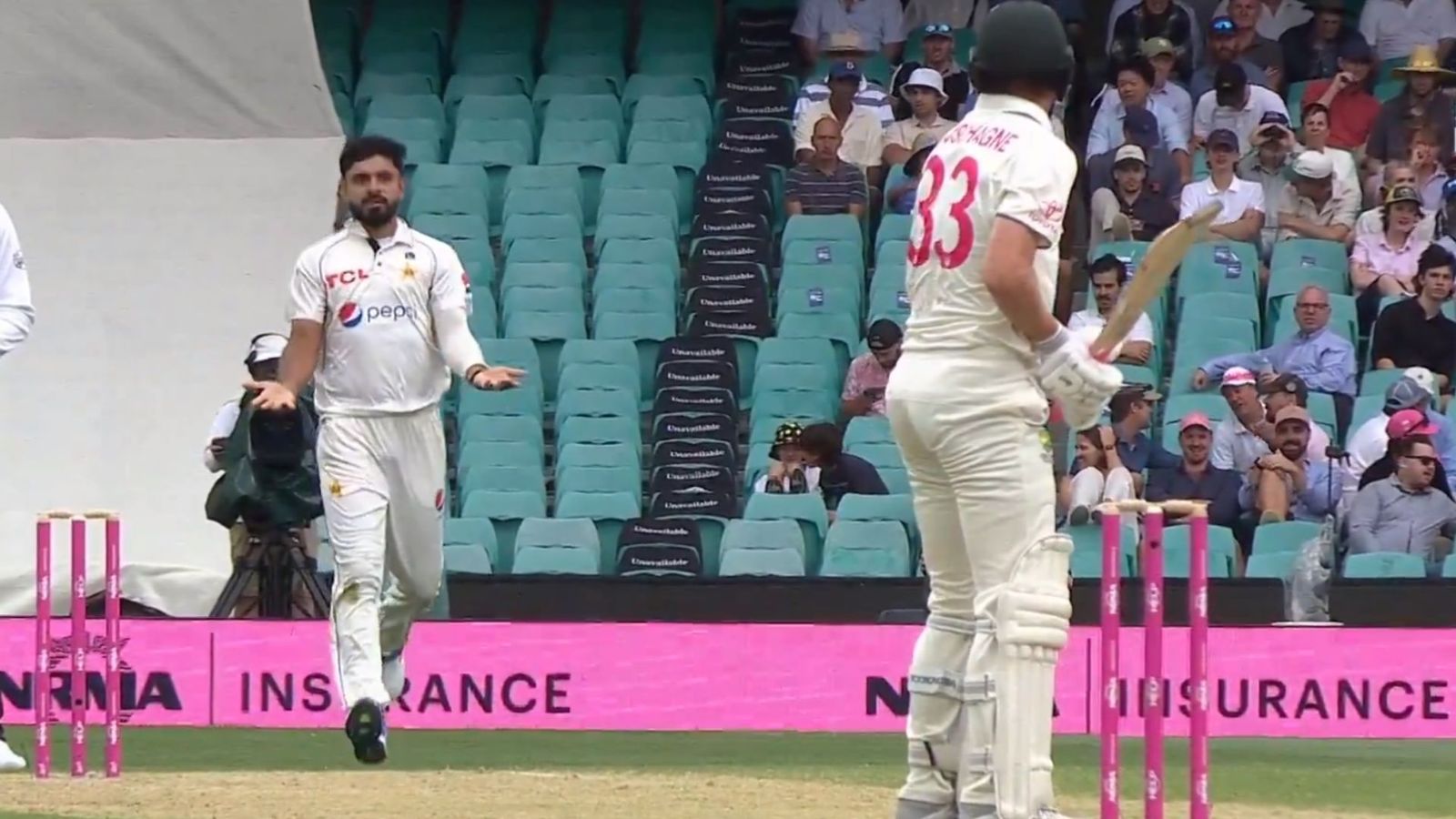 AUS vs PAK: आमिर जमाल ने सबके सामने बनाया लाबुशेन का मजाक, बिना गेंद लिए बॉलिंग करने भागे फिर दिखाए खाली हाथ, Video वायरल AUS vs PAK: आमिर जमाल ने सबके सामने बनाया लाबुशेन का मजाक, बिना गेंद लिए बॉलिंग करने भागे फिर दिखाए खाली हाथ, Video वायरल