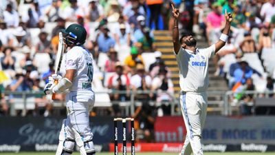 IND vs SA : बुमराह के कहर के बीच मार्करम का करिश्माई शतक, साउथ अफ्रीका ने केपटाउन में पहली जीत के लिए भारत को दिया 79 रनों का टारगेट केशव महाराज और जसप्रीत बुमराह